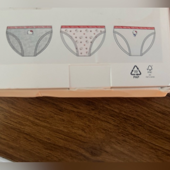 Nib- Zara - Three-Pack of Hello Kitty Underwear- ages 11-12 - Picture 4 of 4